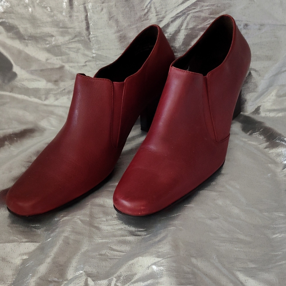 Naturalizer Burgundy Ankle Boots